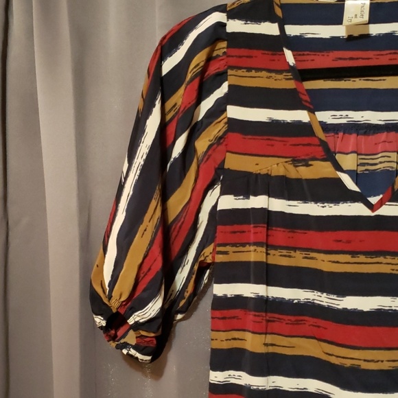 Popover V Neck Tunic - Picture 3 of 4